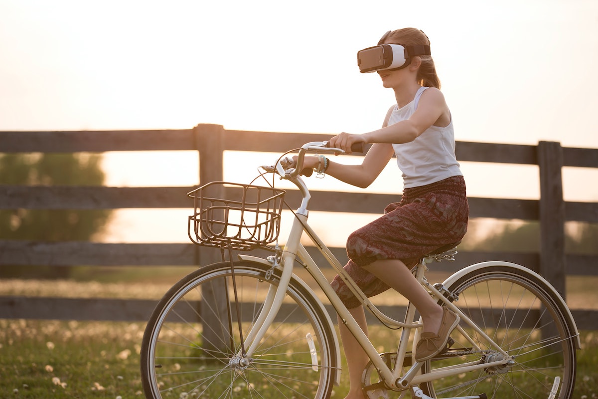 Meta and the Paradox of VR
